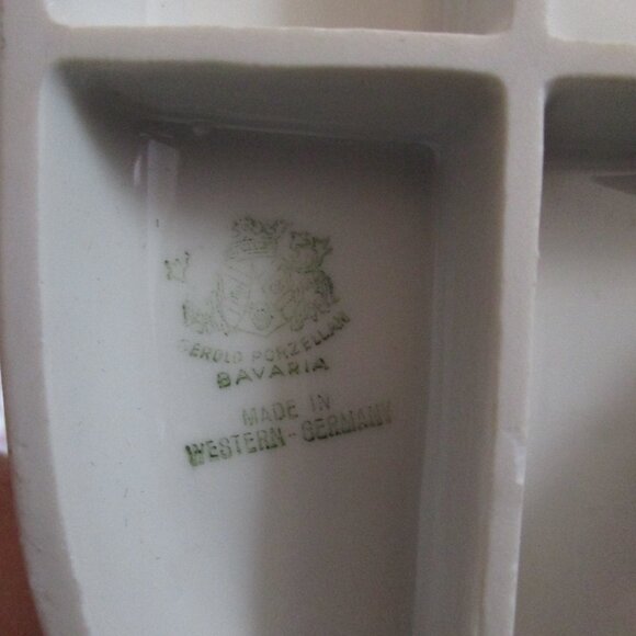 Vintage Golden Crown E & R Western Germany Girl with Ducks & Basket Figurine - Picture 8 of 8